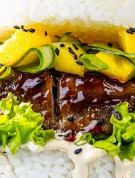 Revolution för risburgare med syrlig tonfisk