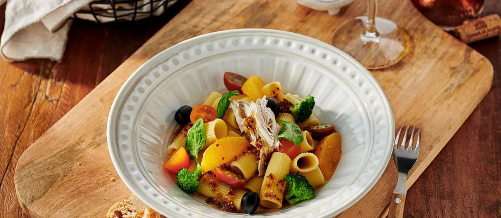 Rigatoni-kyckling-sallad med senap-sojasås-dressing