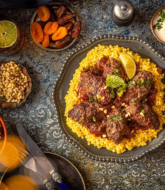 Biffar i rik tomat-sojasås