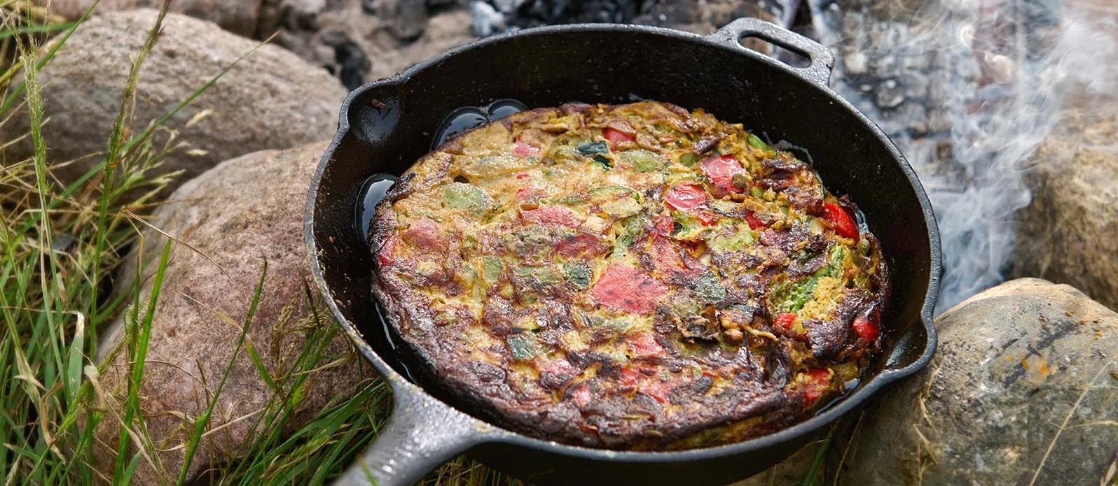 Spansk frittata med bondbönor och sesamsås