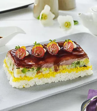 Sushitårta med rostbiff och avokado