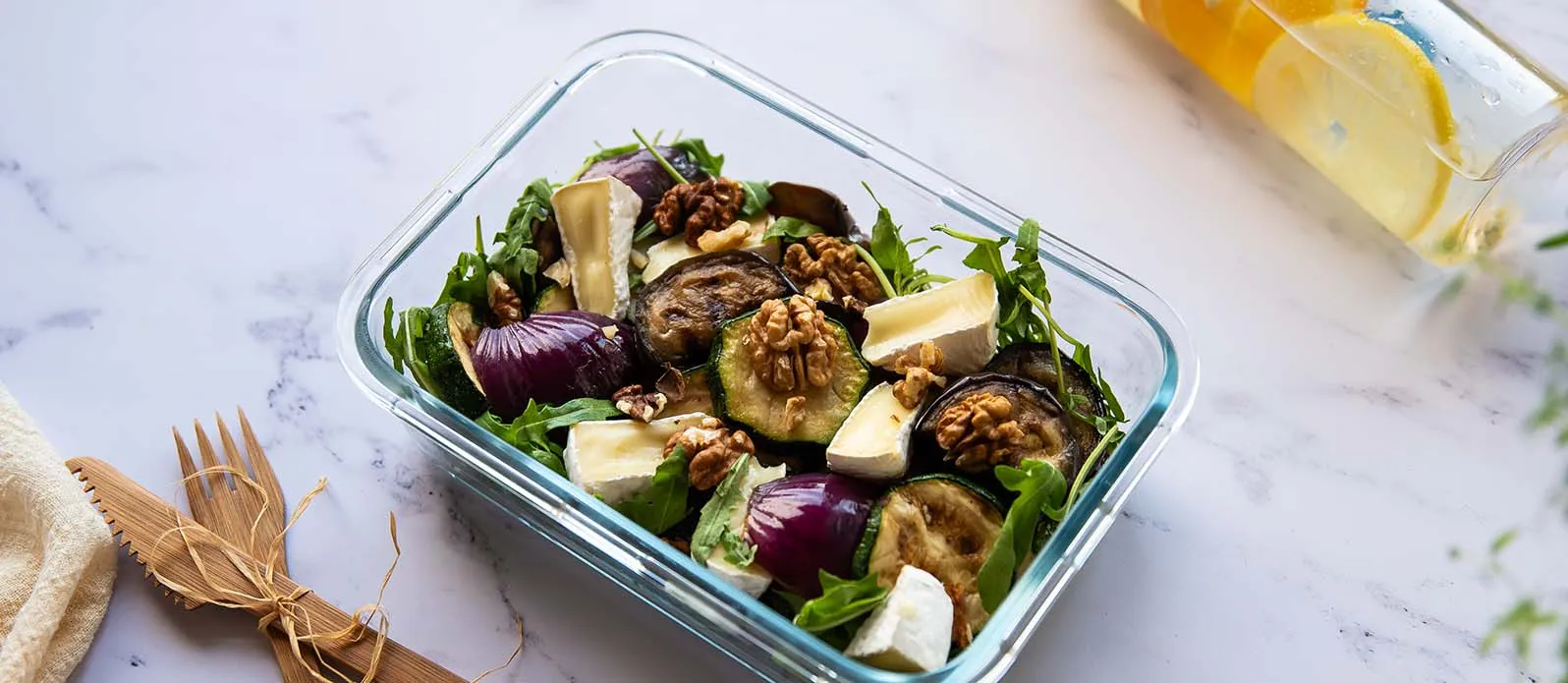 Grillade grönsaker och camembertsallad