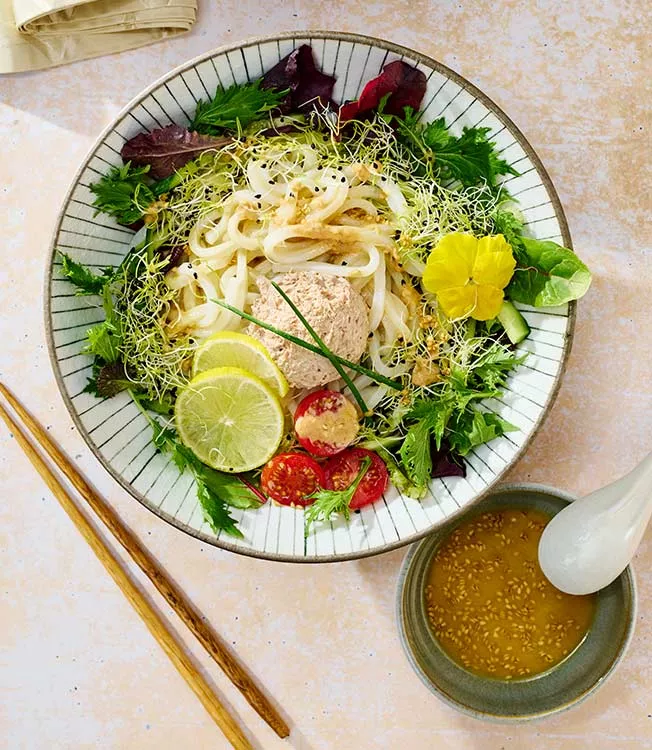 Udon-nudelsallad i orientalisk stil