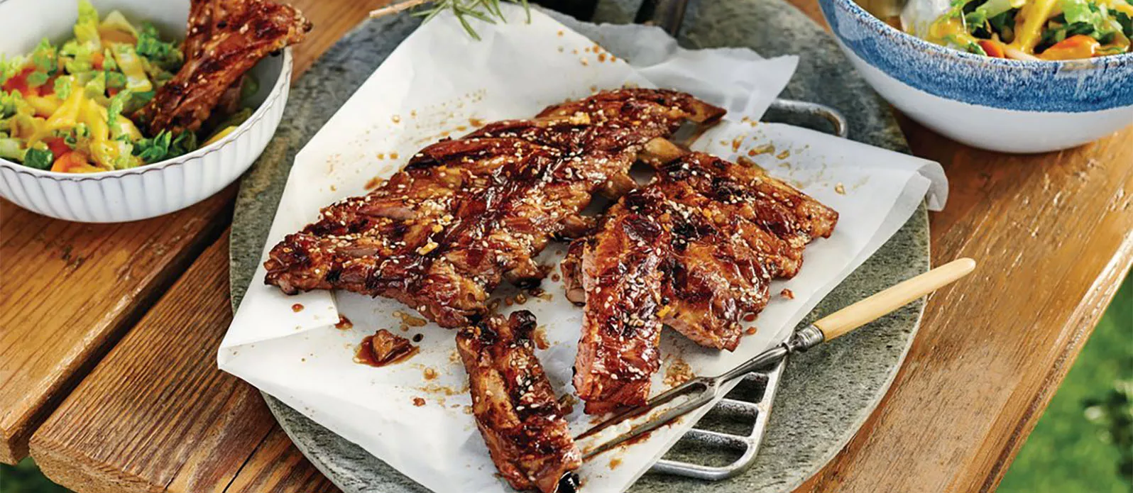 Orientaliska revbensspjäll med sötsur marinad