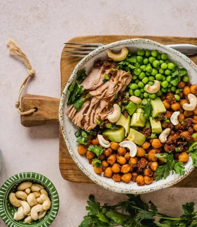 Bowl med karamelliserade kikärter i teriyakimarinad
