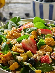 Majs, feta & bärsallad