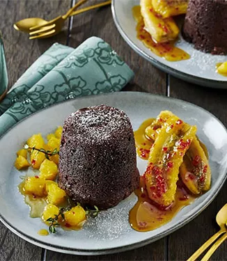 Sojaspetsad chokladsufflé med stekta chilibananer