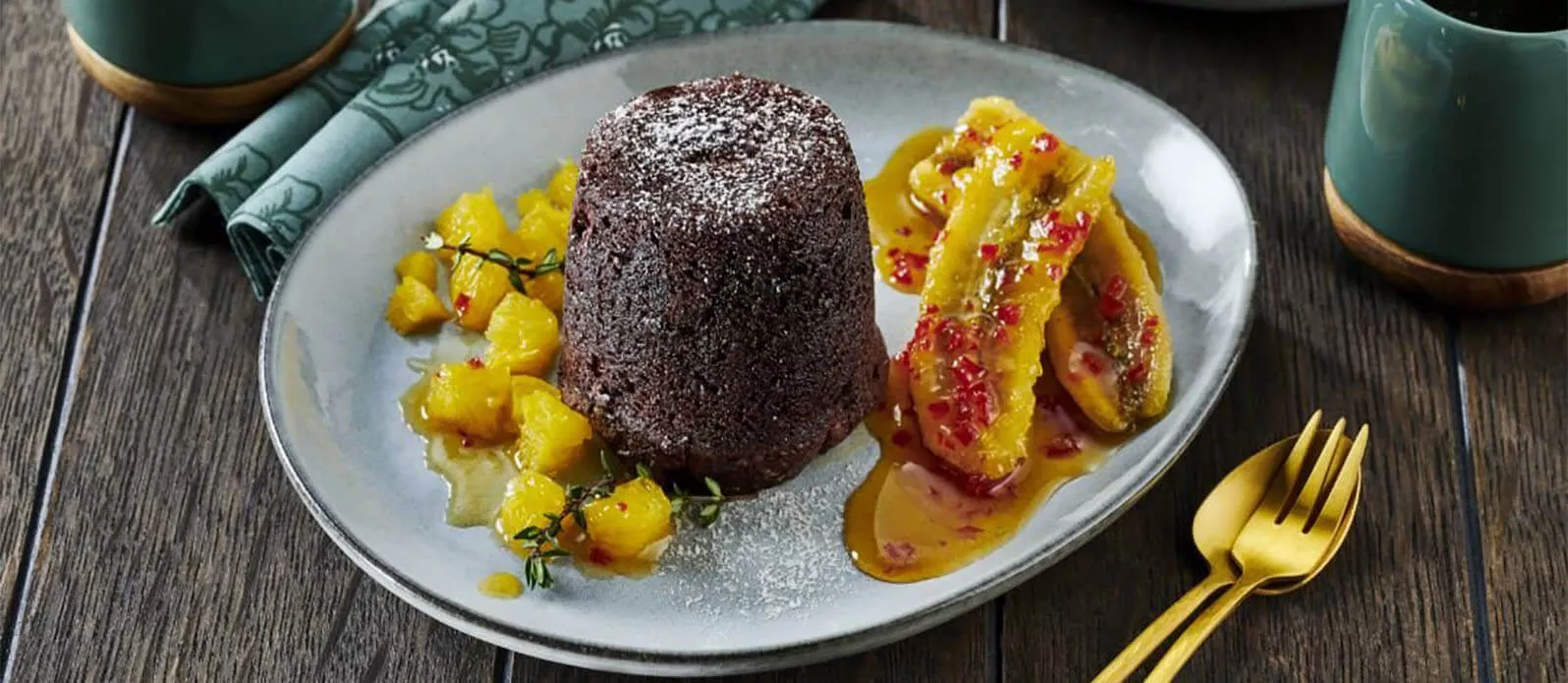 Sojaspetsad chokladsufflé med stekta chilibananer