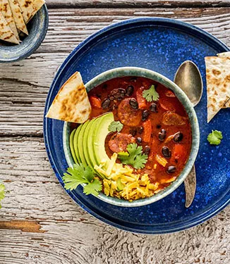 Kryddig svartbönsoppa med chorizo