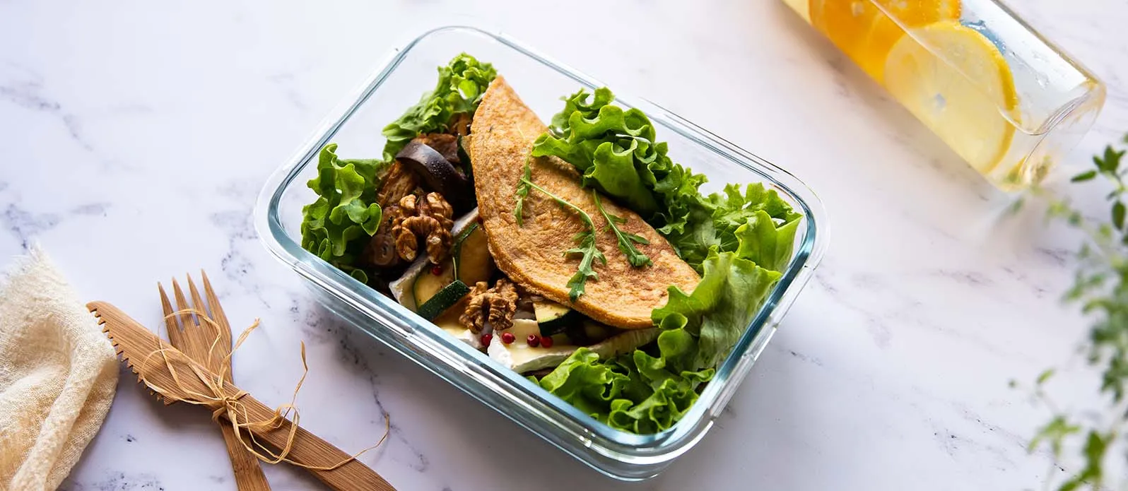 Aubergine-zucchini- och camembertomelett