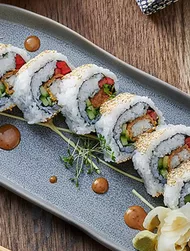 Rulle med fiskpinne (Uramaki)