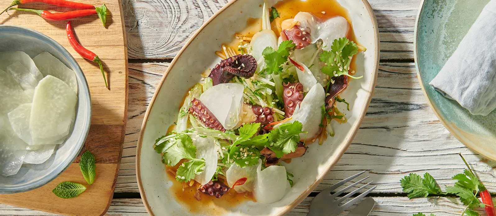 Bläckfisk- och kålrabbisallad med syrligt äpple