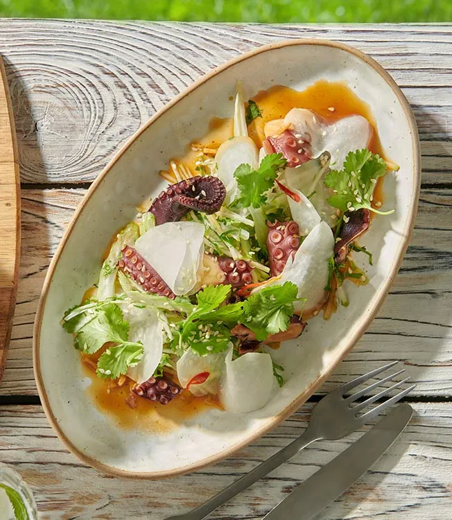 Bläckfisk- och kålrabbisallad med syrligt äpple