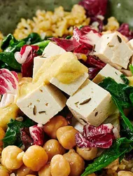Hälsosam Bulgur & Kikärtsskål med vegansk fetaost