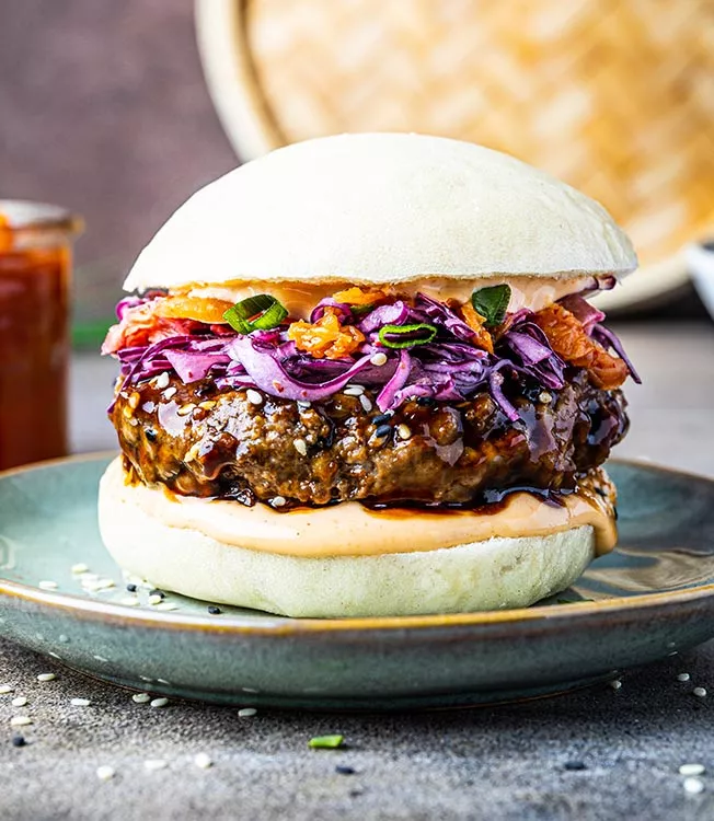 Härliga koreanska Kimchi bao-burgarare