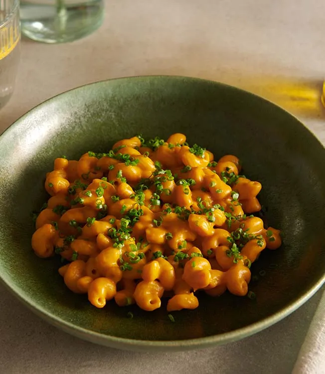 Veganska ostmakaroner med gomitinudlar