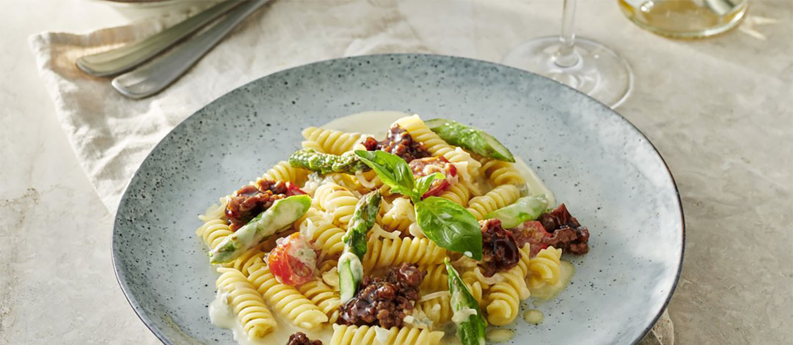 Fusilli med ostsås och sojasåsbolognese