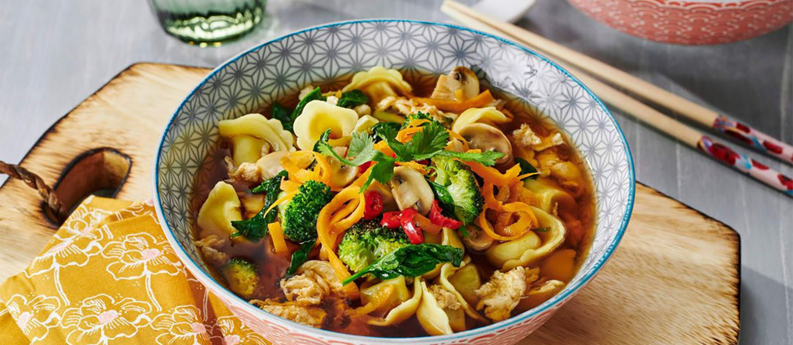Vegetarisk ramen med tortellini