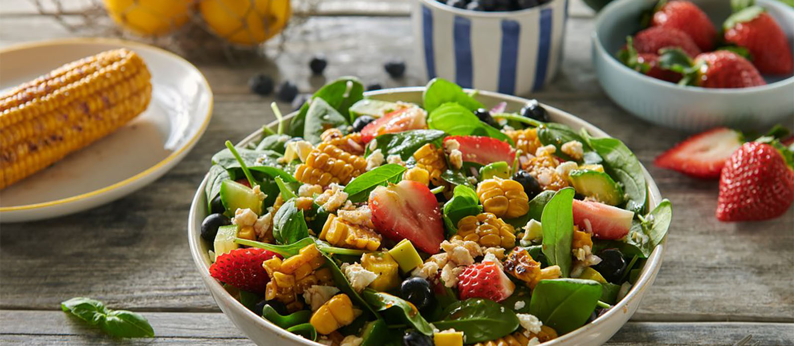 Majs, feta & bärsallad