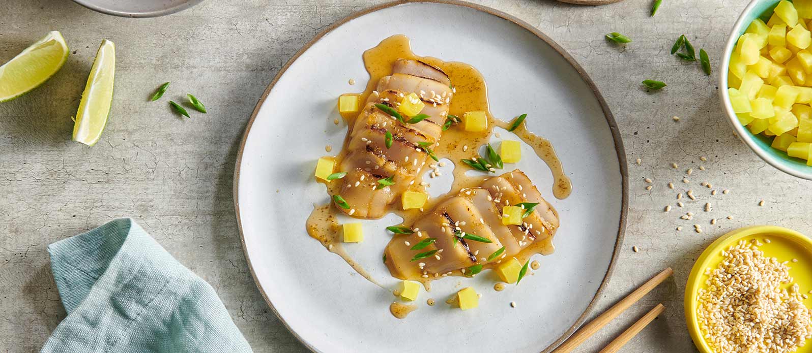 Pilgrimsmusslor tataki med rostad sesam- och ponzu-yuzu dressing