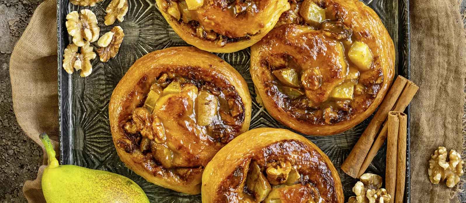 Kanelbullar med päron och valnötter