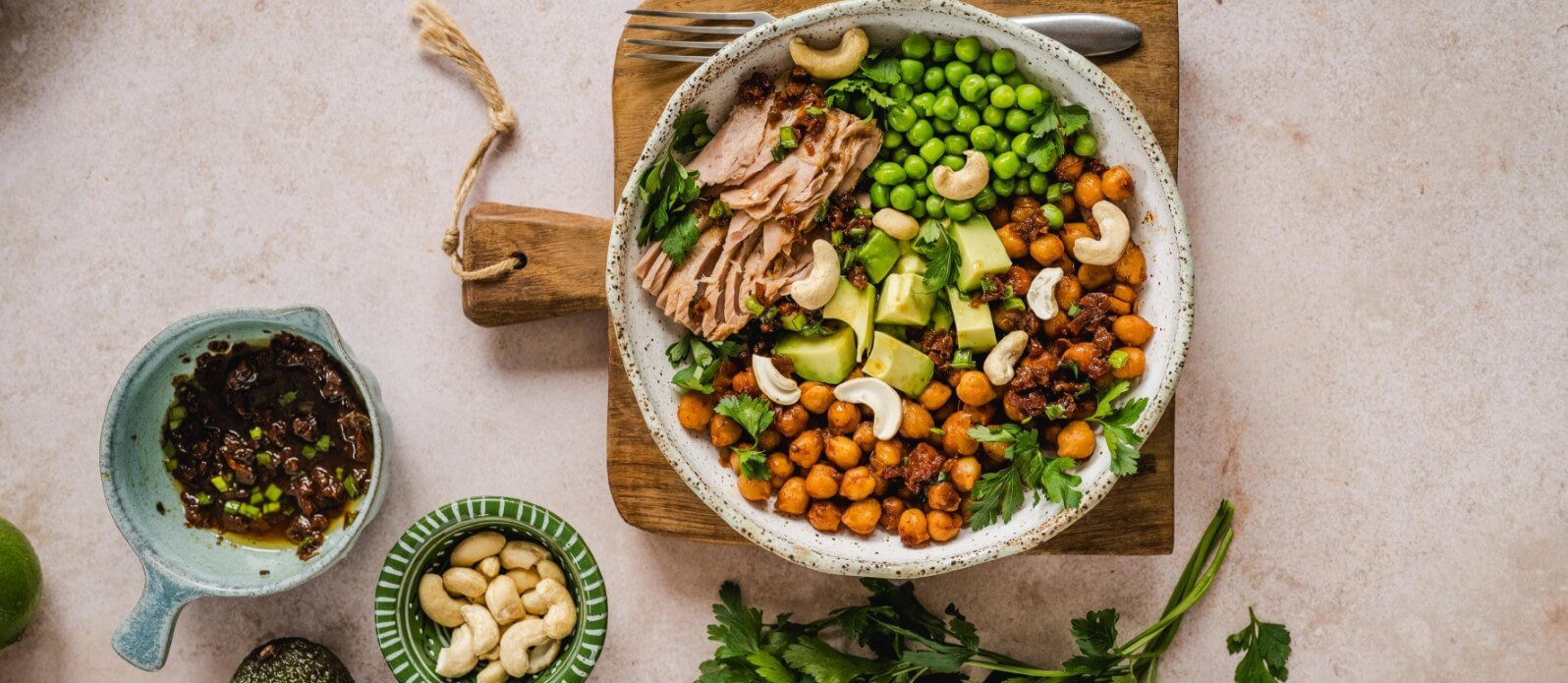 Bowl med karamelliserade kikärter i teriyakimarinad