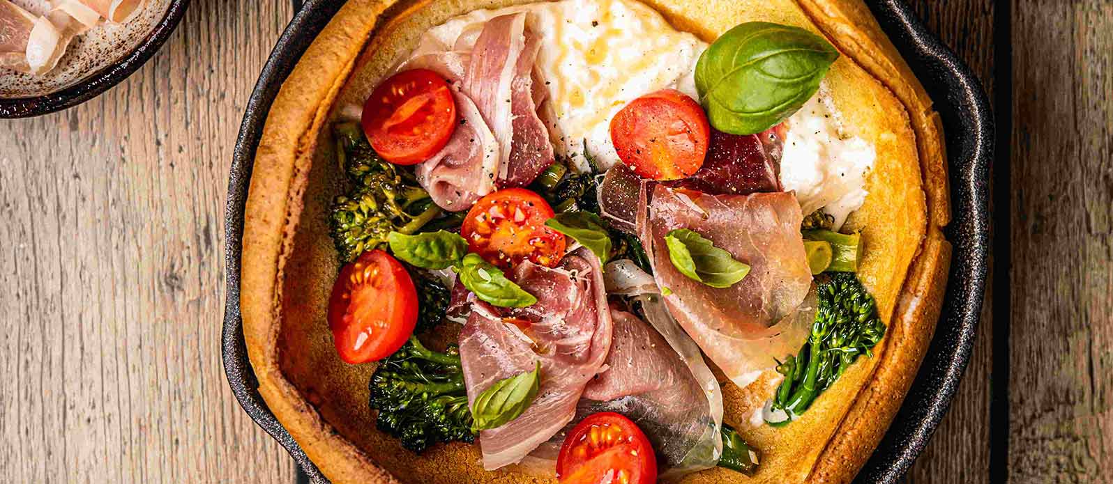 Holländska ugnspannkakor med burrata och prosciutto