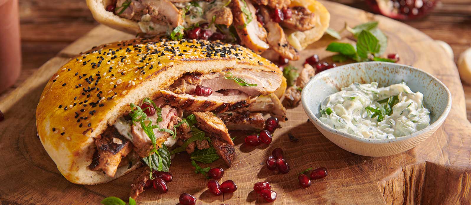 Kycklinggyros med pitabröd och tzatzikisås