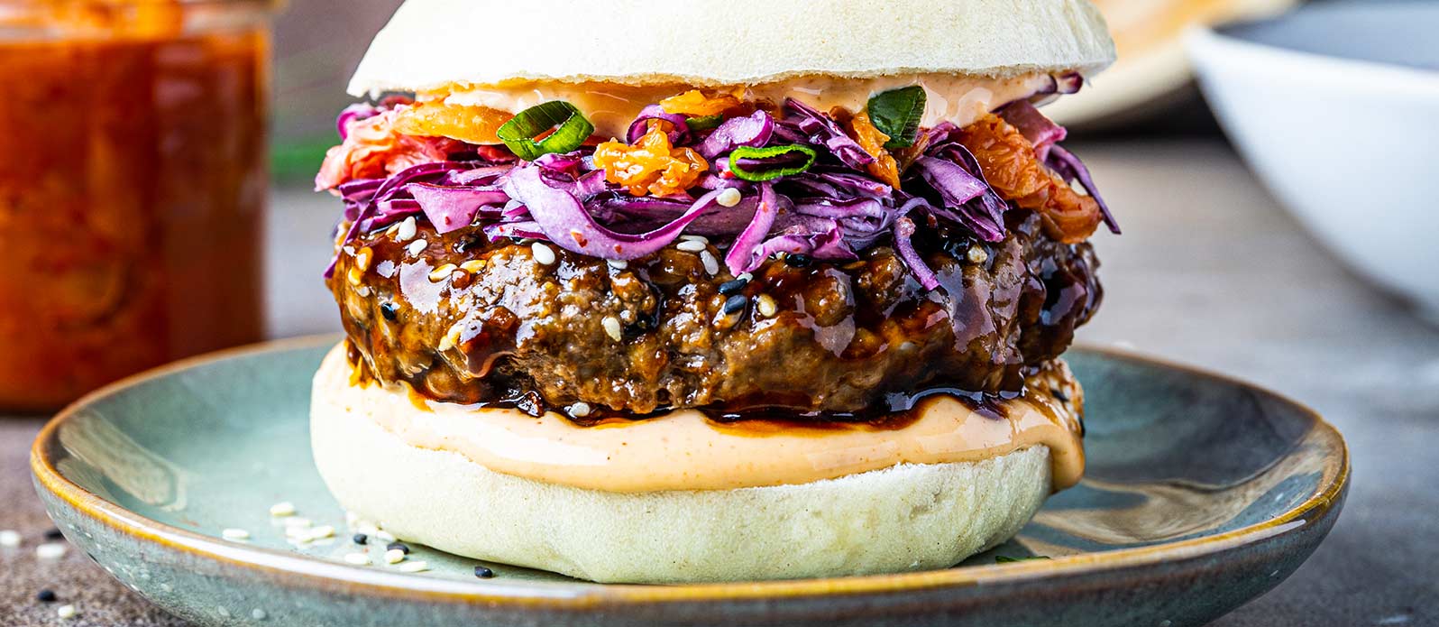 Härliga koreanska Kimchi bao-burgarare
