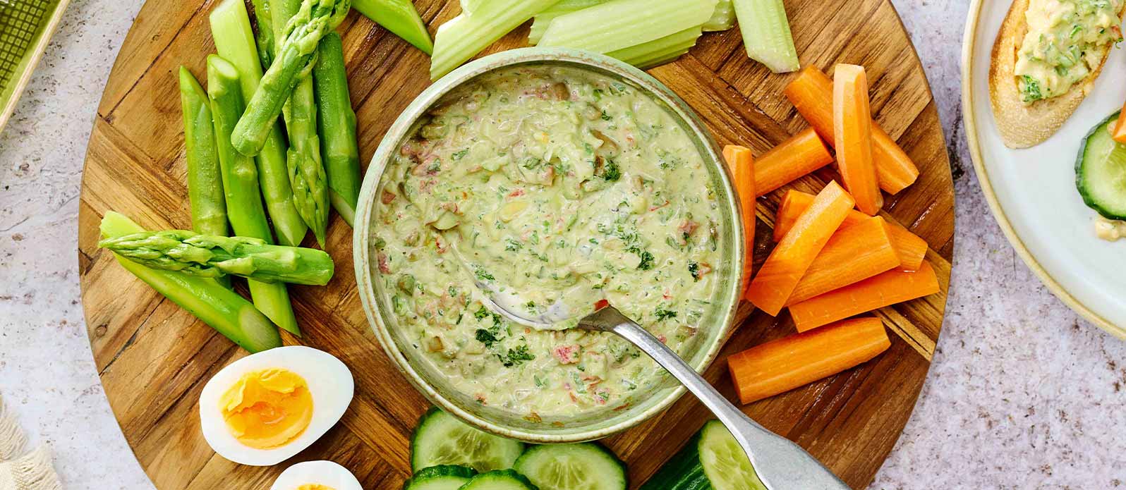 Poke majonnäsdipp med avokado-ägg