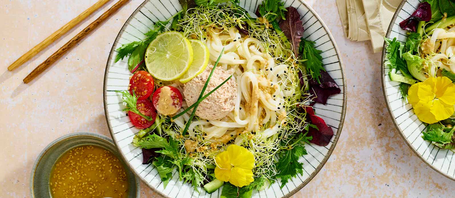 Udon-nudelsallad i orientalisk stil