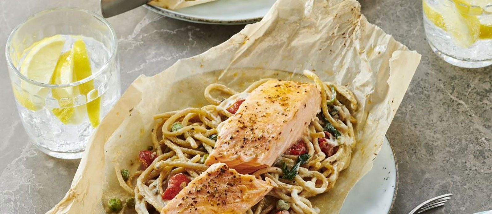 Laxspaghetti al cartoccio