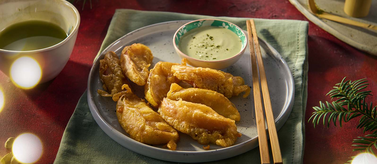 Tempura-stekta kaneläpplen med matchasås