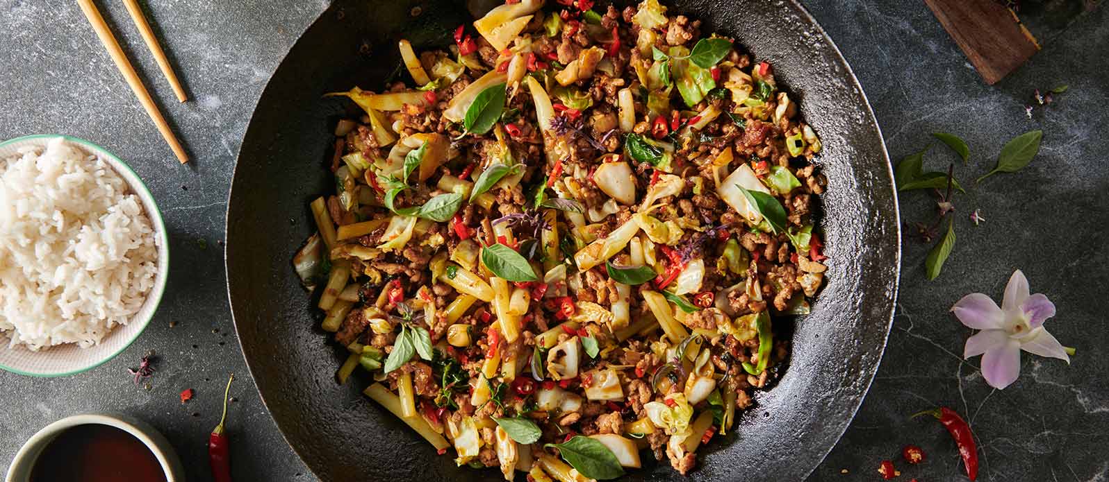 Färs av fläskkött i thailändsk stil med kål & chili