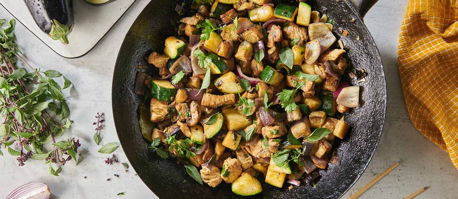 Wok med grön curry & kyckling i thailändsk stil