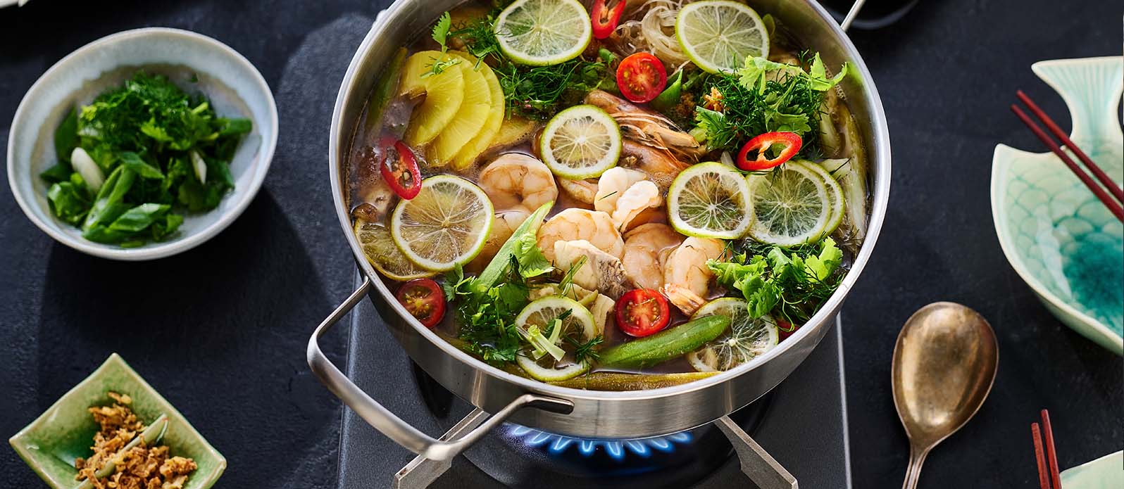 Vietnamesisk lẩu cá chua – varm soppa med fisk
