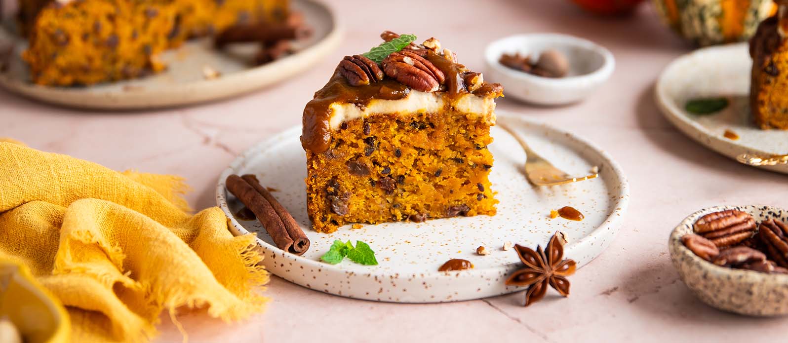 Vegansk morotskaka med cashewkräm