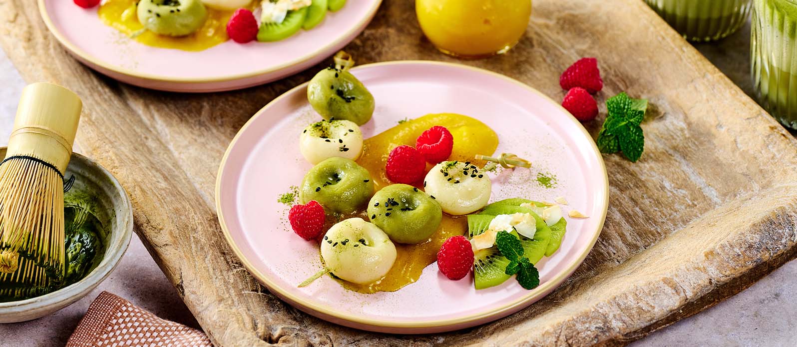 Matcha mochi-dumplings med mangosås