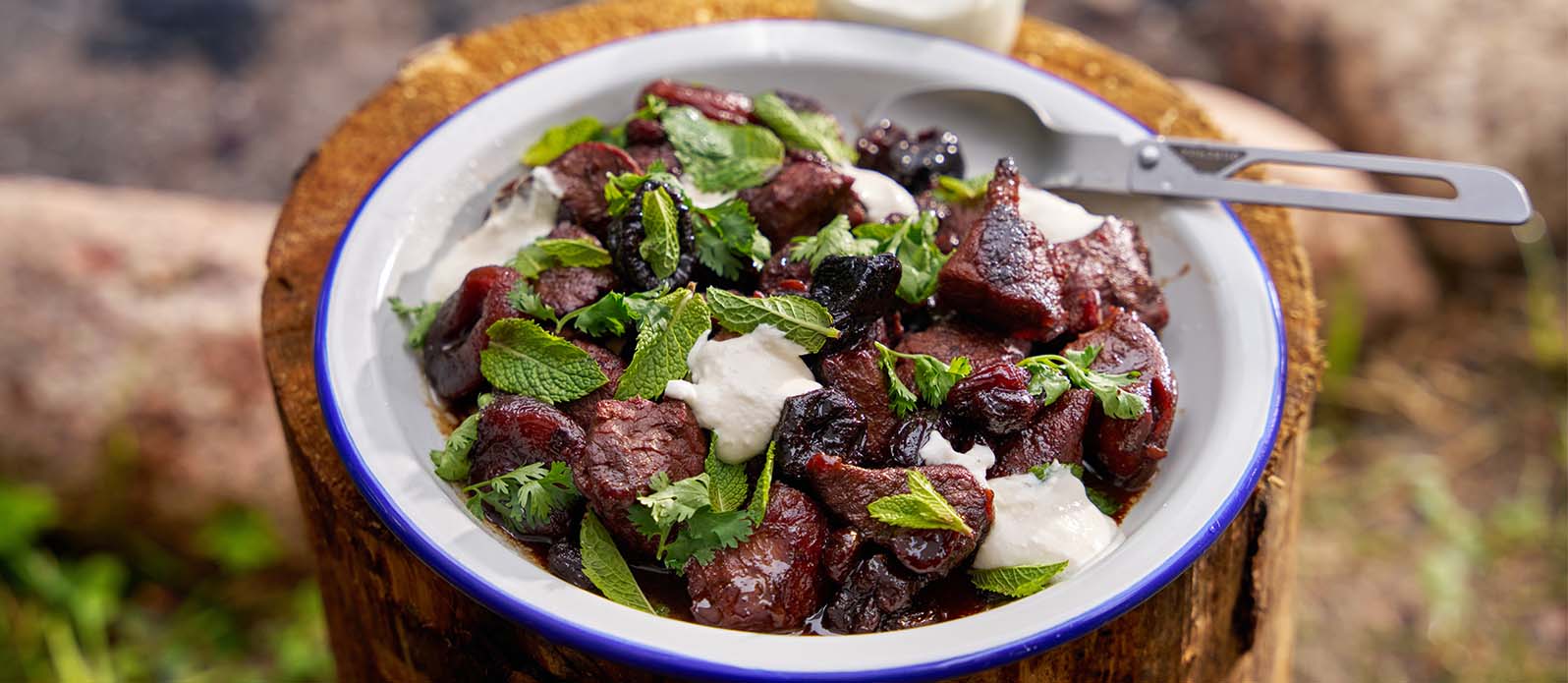 Lammtagine med frukt och yuzuyoghurt