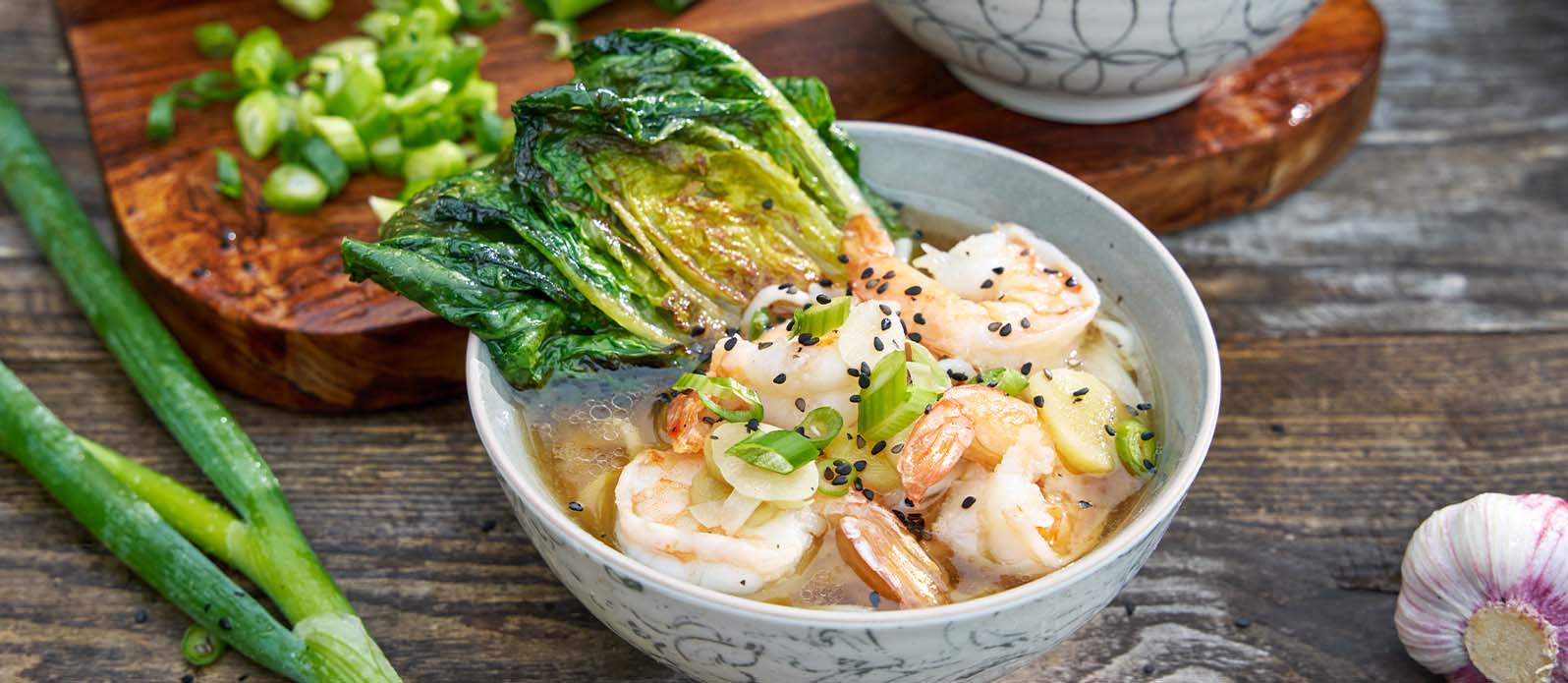 Ramen med räkor och romansallad