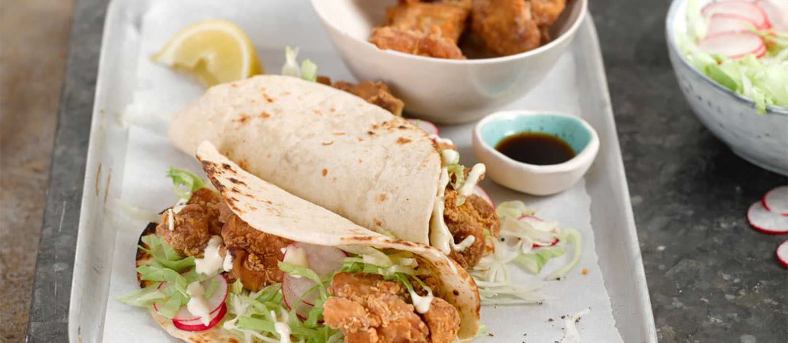 Karaage (friterade kycklingbitar) tacos med citrusmajonnäs