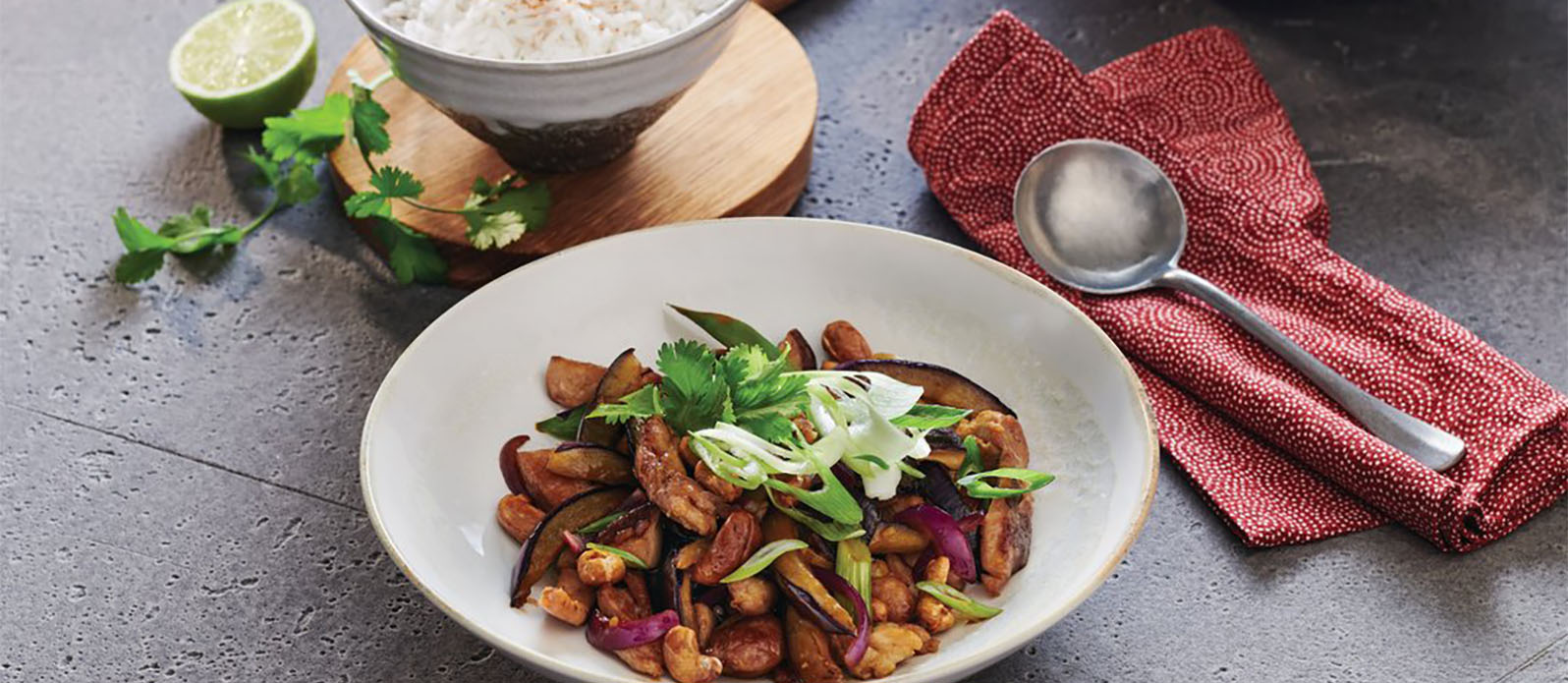Kycklingwok med aubergine och cashewnötter